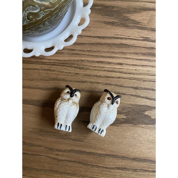 Vintage Salt & Pepper Shakers 3" Tall Brown & White Owls Porcelain Shakers - Picture 2 of 6